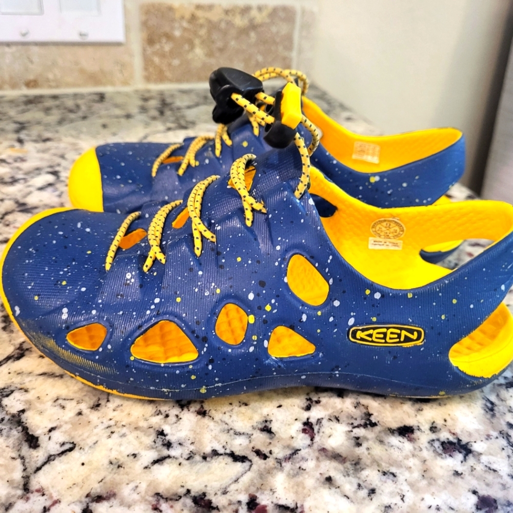 KEEN BLUE YELLOW RUBBER SLIP RESISTANT WATERPROOF FOOTWEAR Youth Size 13